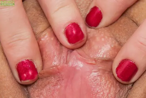 Felicity Rose: Busty Blonde Mature Woman Strips and Spreads Her Shaved Pussy – photo 8 of 16
