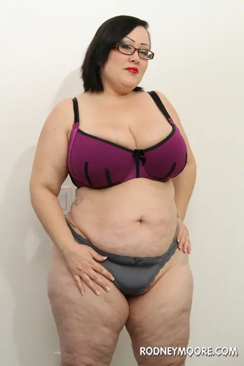 Bunny De La Cruz: Short-Haired Blonde BBW Strips and Shows Her Big Tits – photo 6 of 20