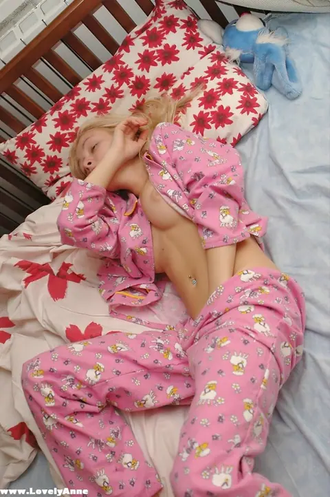 Lovely Anne: Busty Blonde Masturbates and Spreads Her Legs – photo 12 of 15