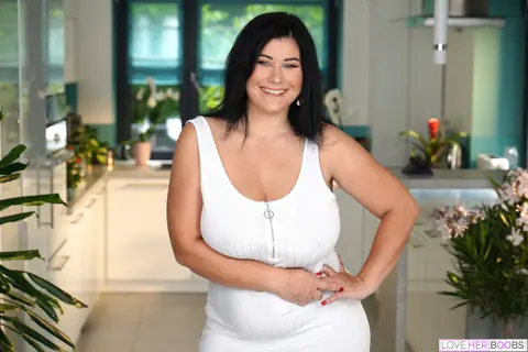 Laura Tithapia: Chubby Czech MILF Sucks and Strokes in a Threesome – photo 1 of 20