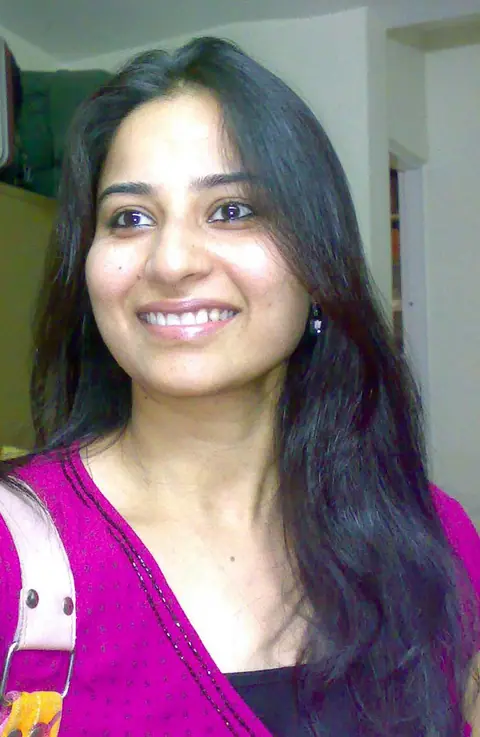 Indian Woman Strips Out of Her Skirt for Nude Posing – photo 1 of 10