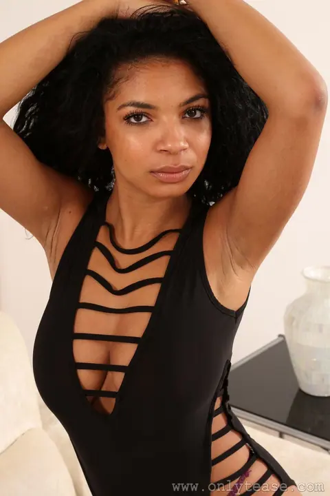 Jay Gray: Busty Ebony Woman Shows Off Her Body on the Sofa – photo 12 of 21