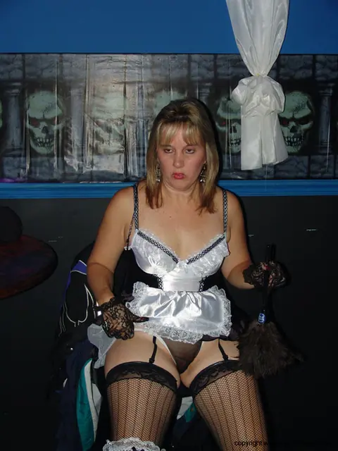 Double Dee: British Blonde MILF in Stockings Shows Her Big Tits – photo 11 of 21