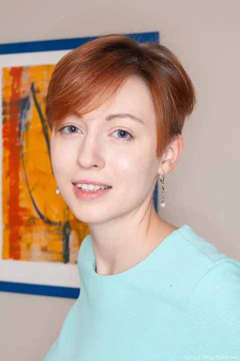 Lilu Rose: Petite Russian Redhead Strips and Shows Her Hairy Pussy – photo 3 of 20