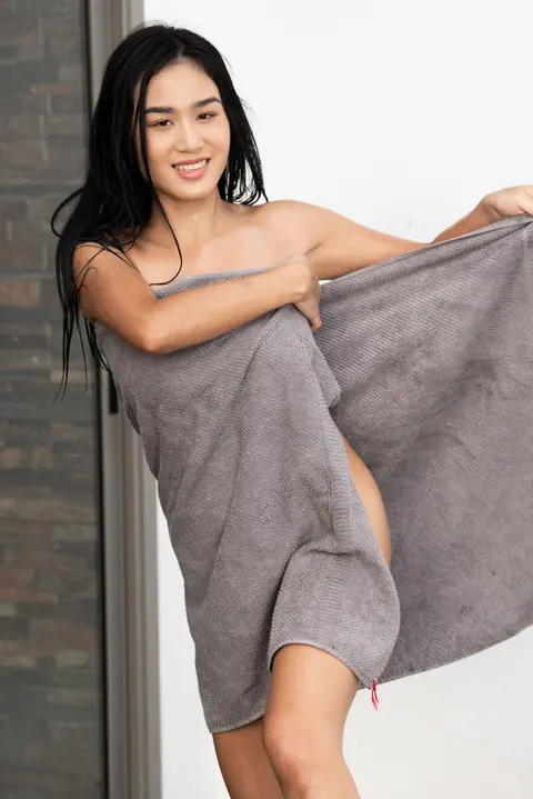 Kahlisa Boonyasak: Thai Woman with Big Tits Fingers Her Pussy – photo 5 of 20