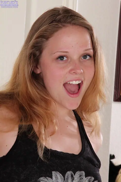 Blonde Undresses to Finger Her Shaved Pussy – photo 1 of 16