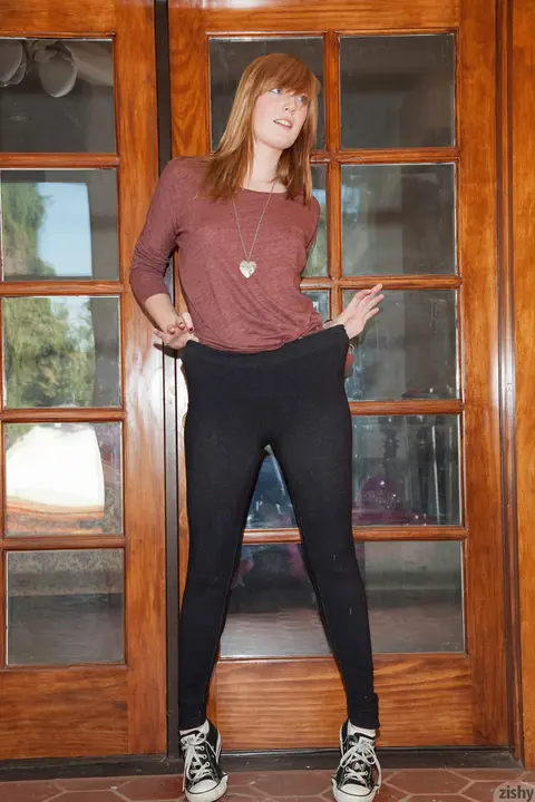 Redhead Poses Nude Outdoors in Sunlight – photo 10 of 11