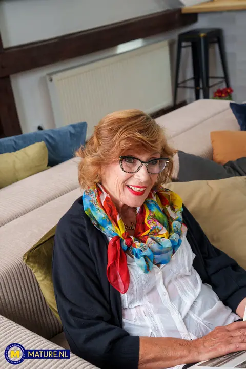 European BBW Fucks and Kisses in Glasses – photo 3 of 20