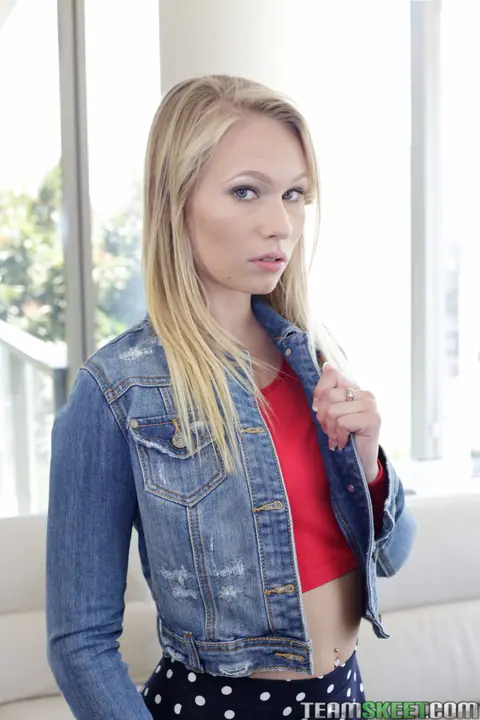 Dakota James: Blonde PAWG Shows Off Her Bubble Butt in a Thong – photo 3 of 17