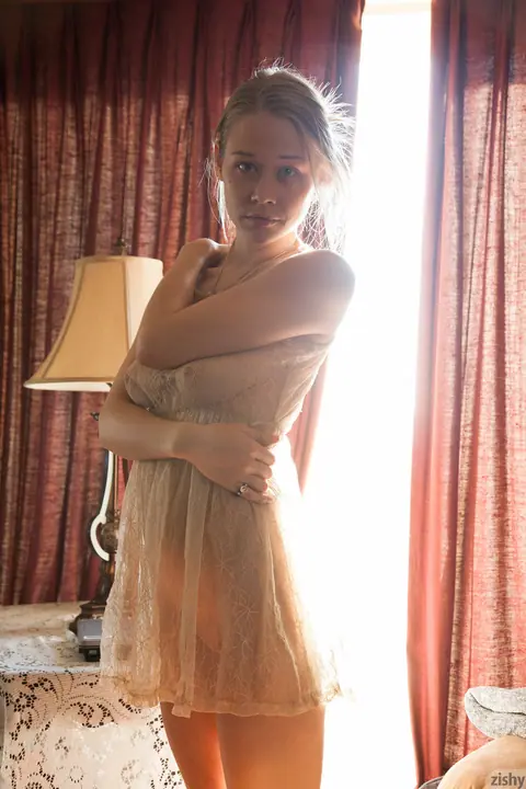 Gloria Paquette: Hairy Babe Pulls Panties Aside and Spreads in High Heels – photo 7 of 11