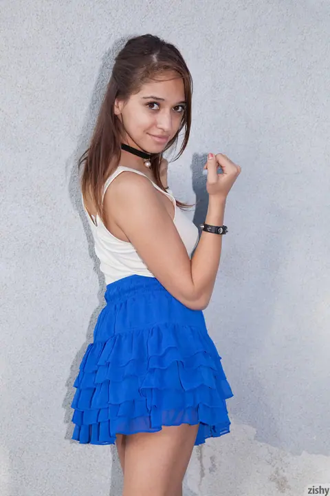 Sara Luvv: Petite Latina Flashes Green Panties Outdoors in High Heels – photo 2 of 11