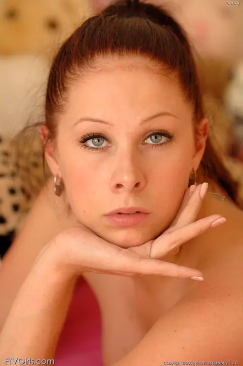 Gianna Michaels: Tall Redhead Bares Her Huge Natural Tits During a Public Run Outdoors – photo 18 of 20