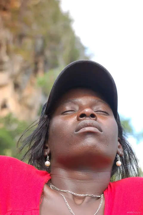 Ebony Woman Strips Outdoors and Spreads After Removing Shorts – photo 5 of 20