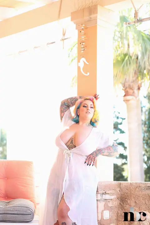 Galda Lou: BBW with Big Tits and Tattoos Spreads Outdoors – photo 8 of 21