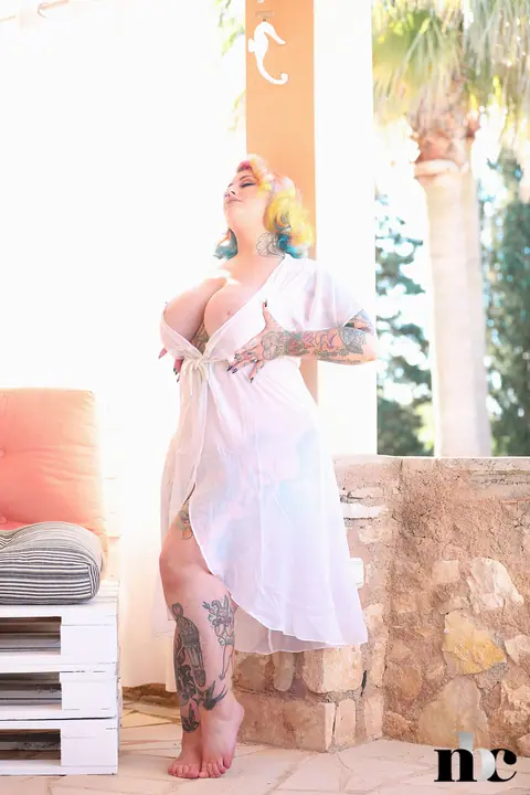 Galda Lou: BBW with Big Tits and Tattoos Spreads Outdoors – photo 9 of 21