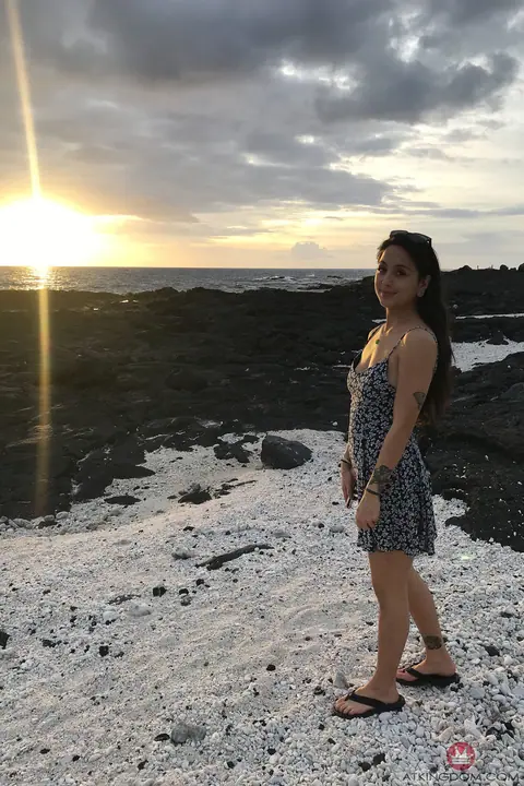 Mi Ha Doan: Asian Brunette in Glasses Spreads on the Beach – photo 19 of 20
