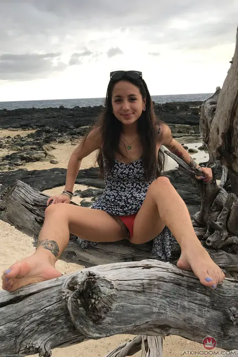 Mi Ha Doan: Asian Brunette in Glasses Spreads on the Beach – photo 5 of 20