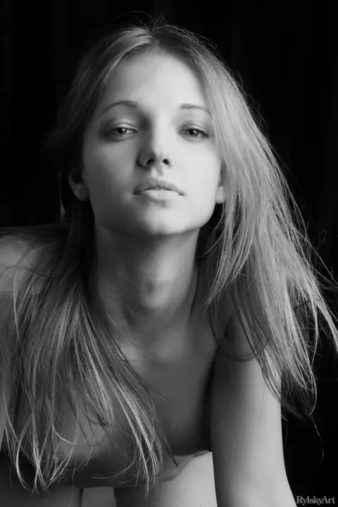 Anastasia Savina: Skinny Blonde Strips and Shows Her Small Natural Tits – photo 18 of 20