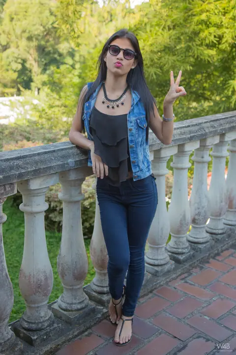 Denisse Gomez: Venezuelan Latina Strips Nude on the Terrace – photo 1 of 20