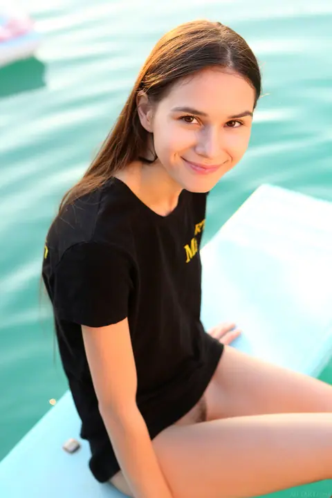 Leona Mia: Russian Brunette Undresses by the Pool and Spreads Her Legs – photo 2 of 20