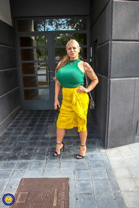 Alexa Blun: Busty Latina MILF in Heels Kisses a Guy Outdoors – photo 7 of 20