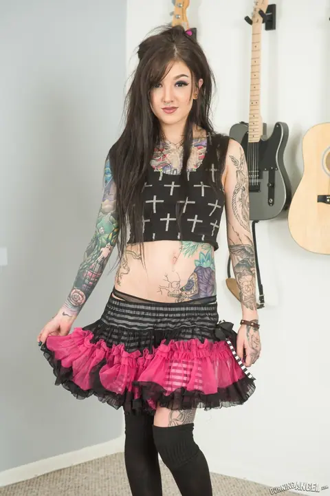 Kelsi Lynn: Brunette with a Tattoo Spreads Her Pussy Nude – photo 3 of 16