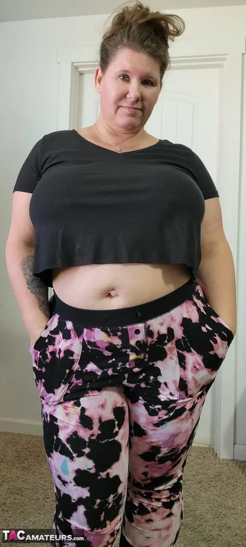 Busty Kris Ann: Blonde Mature PAWG Strips Out of Her Yoga Pants – photo 2 of 16
