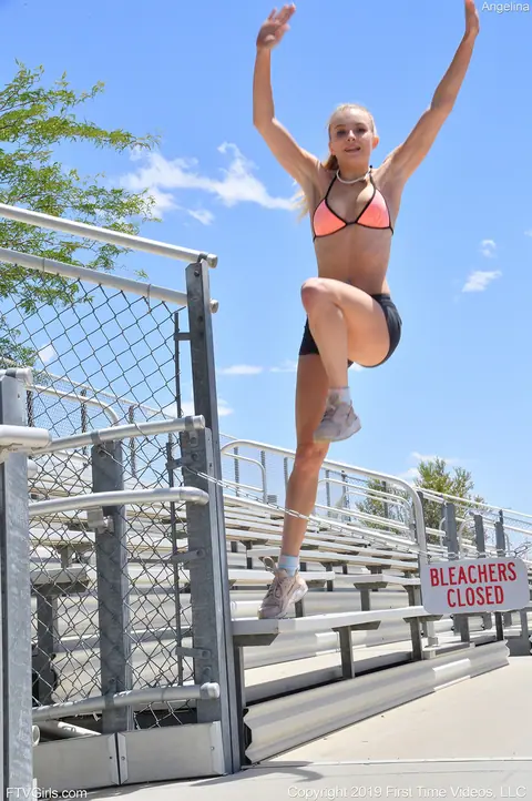 Hanna Hawthorne: Slim Blonde in a Bikini and Shorts Flashes Outdoors at the Gym – photo 12 of 20