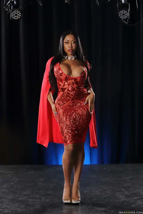 Moriah Mills: Thick Ebony Brunette Shows Off Her Big Tits and Ass – photo 3 of 20