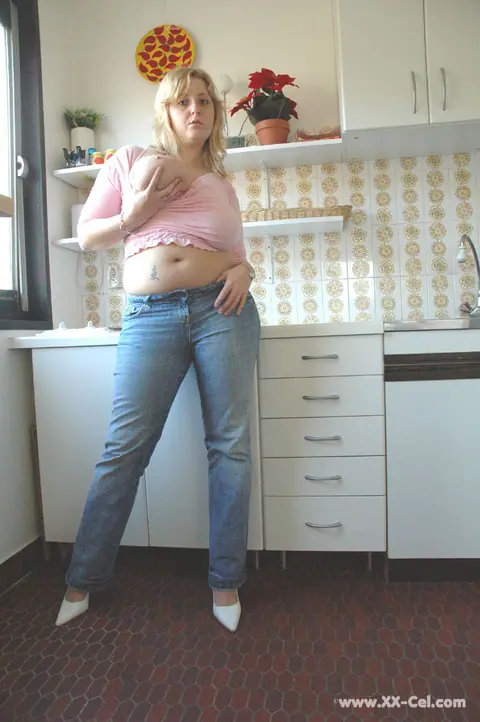 Blonde BBW with Big Tits in Jeans Spreads Her Pussy – photo 5 of 20
