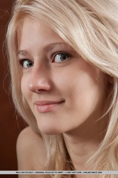Mila I: Tall Blonde with Big Tits Spreads Her Shaved Pussy – photo 9 of 18