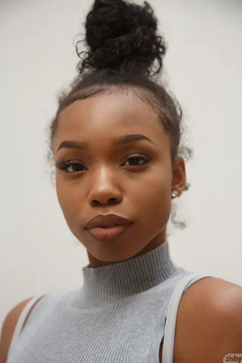 Asia Amour: Petite Ebony Brunette Undresses and Spreads in Public – photo 9 of 11
