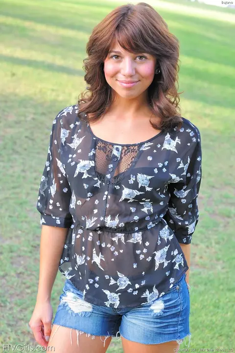 Shazia Sahari: Slim Indian PAWG Fingers and Toys Herself Outdoors – photo 1 of 20