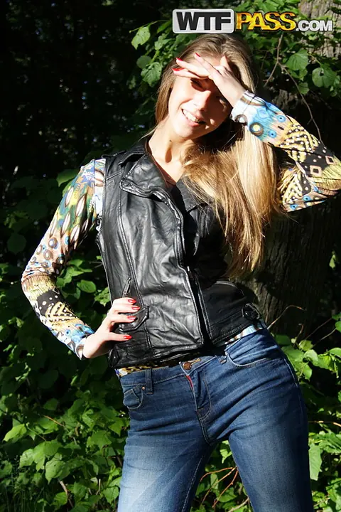Krystal Boyd: European Amateur Brunette Fucks in Blue Jeans Outdoors – photo 2 of 16