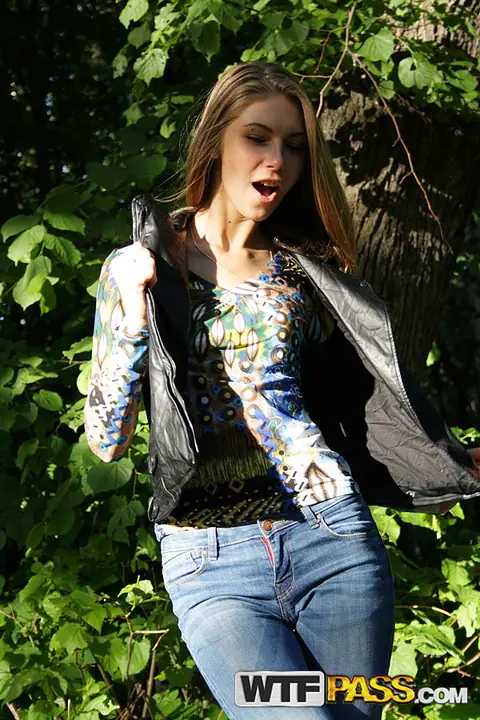 Krystal Boyd: European Amateur Brunette Fucks in Blue Jeans Outdoors – photo 3 of 16