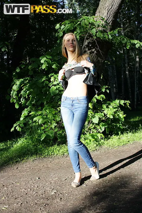 Krystal Boyd: European Amateur Brunette Fucks in Blue Jeans Outdoors – photo 5 of 16