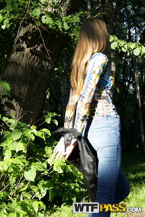 Krystal Boyd: European Amateur Brunette Fucks in Blue Jeans Outdoors – photo 6 of 16