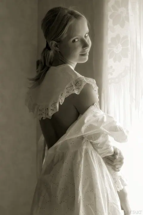Woman in Stockings Spreads at the Window – photo 10 of 20
