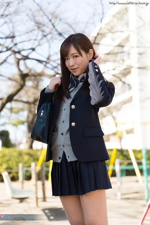 Mijuki Sakura: Japanese Brunette Pulls Down Her Panties in a Skirt Outdoors – photo 2 of 16