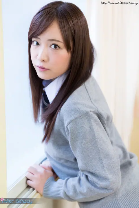 Mijuki Sakura: Japanese Brunette Pulls Down Her Panties in a Skirt Outdoors – photo 5 of 16