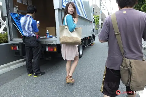 Petite Asian Babe Gives a Blowjob and Handjob Outdoors – photo 12 of 20