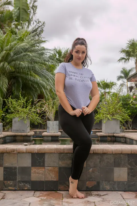 Lexi Lloyd: Busty BBW Strips Out of Her Yoga Pants – photo 1 of 16