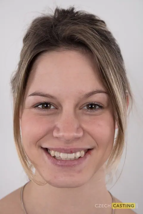 Czech Pregnant Woman Strips Out of Her Skirt and Spreads – photo 1 of 20