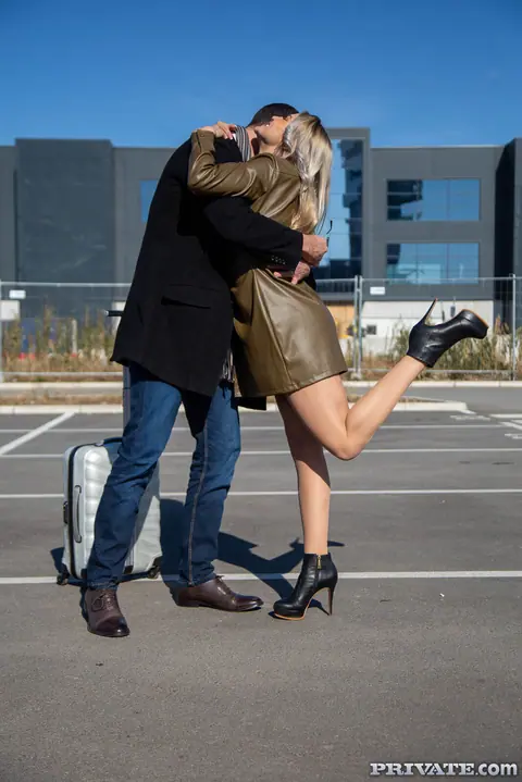 Lia Lin: Tall Russian Brunette Kisses Her Partner – photo 6 of 20